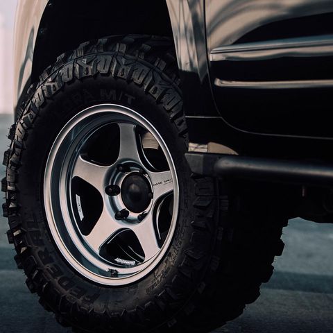 Weds Adventure Hase Spec II 17 X 8.5 -6 6-139.7 Light Gun Metallic